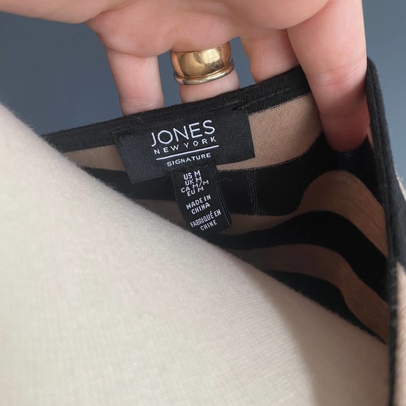 Jones New York Tan & Black striped top, size medium - Picture 5 of 5